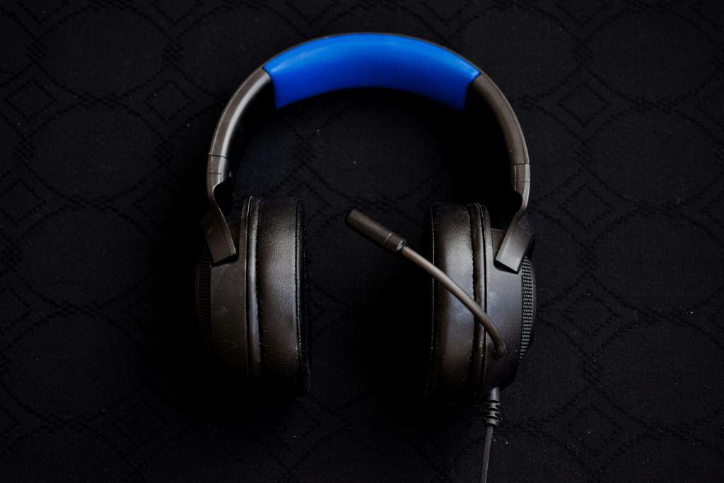 Dive into the World of Gaming with the Ultimate Gaming Headset